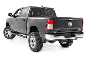 Ram 1500 Oval Nerf Step - Crew Cab - Rough Country - Black - '19-'23